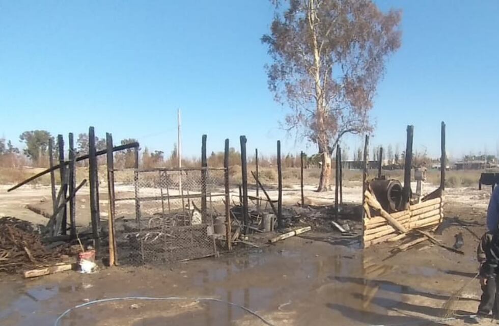 Un matrimonio y 5 hijos quedaron en la calle luego de un incendio en Corralitos: Cómo ayudar