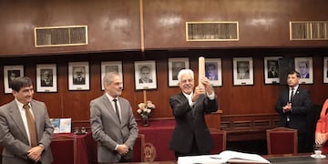El homenajeado agradeció la distinción y reafirmó su compromiso con la docencia y el fortalecimiento de la red de medicina materno-fetal.