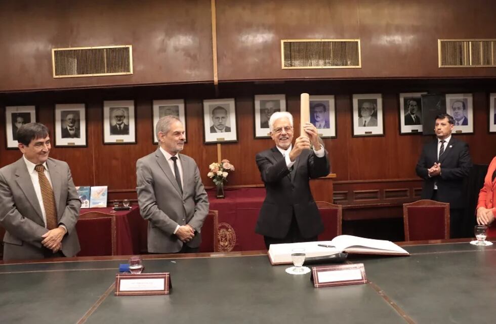 Mario Palermo recibió el título de Profesor Honorario en la UNT