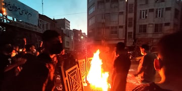 Debido a las constantes protestas, Irán evalúa utilizar la tecnología para controlar la vestimenta de las mujeres. Foto: AP.