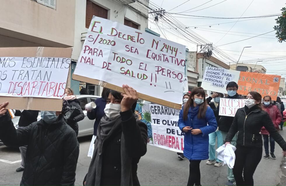 Profesionales estatales jujeños completan un paro por 48 horas