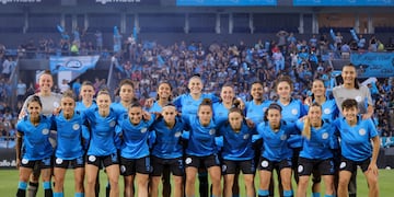 El plantel de Belgrano, finalista y por el título en Primera del fútbol femenino de AFA (Prensa Belgrano).
