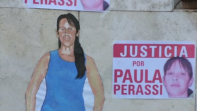 La Multisectorial Justicia por Paula Perassi pegó afiches y dibujos de la víctima en los Tribunales Provinciales de Rosario. (@anytramontini)
