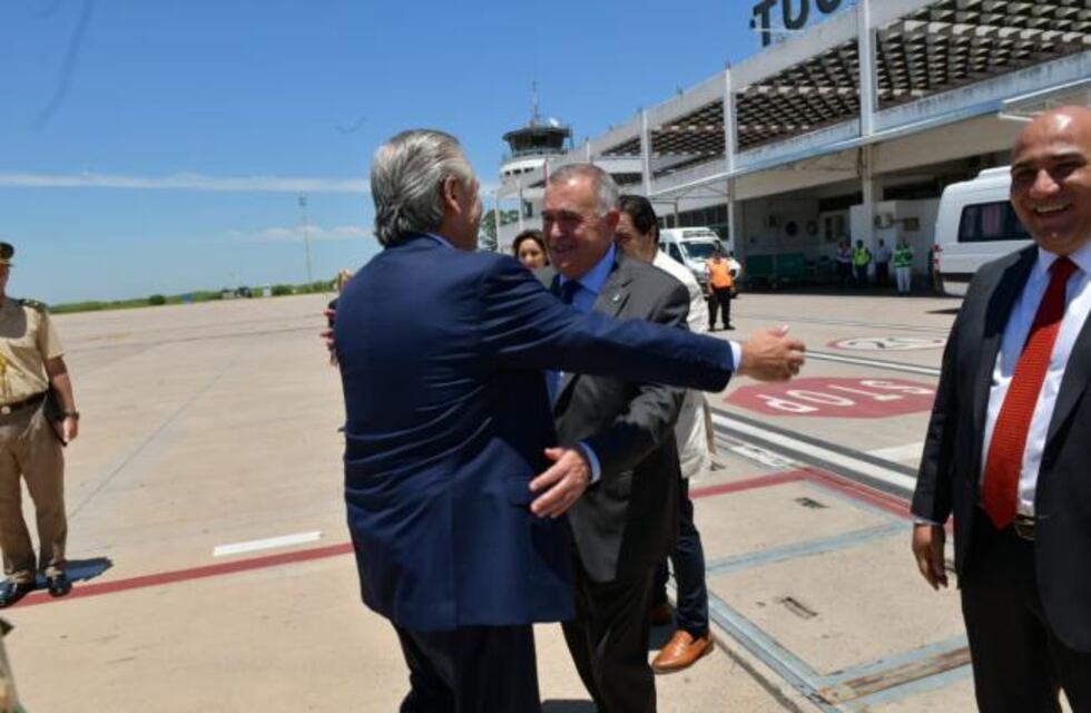 Visita presidencial: Jaldo y Manzur recibieron a Alberto Fernández