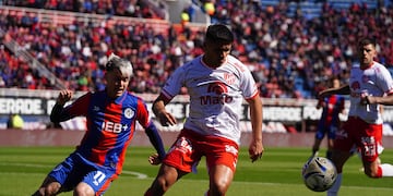 Instituto en su partido ante San Lorenzo. (Clarin / Marcelo Carroll).