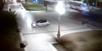 Manejaba borracho y se subió a la plaza del Congreso.