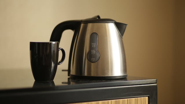 ¿Conviene comprar en Chile?: esto es lo que vale una pava eléctrica.