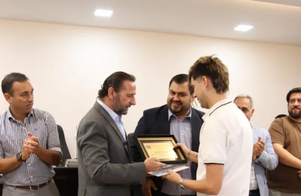 El Concejo homenajeó a los artistas de la “Gran noche de cumbia y solidaridad”