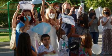Padres autoconvocados se manifestaron por el regreso de las clases presenciales