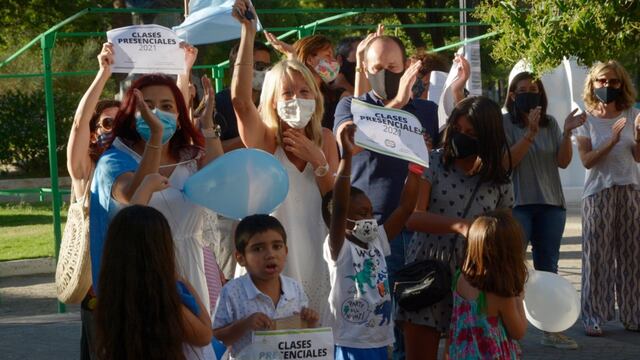 Padres autoconvocados se manifestaron por el regreso de las clases presenciales