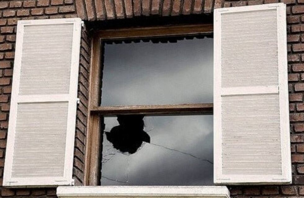 Un vecino denunció que apedrearon su casa por segunda vez