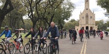Bicicleteada histórica familiar en Puerto Belgrano