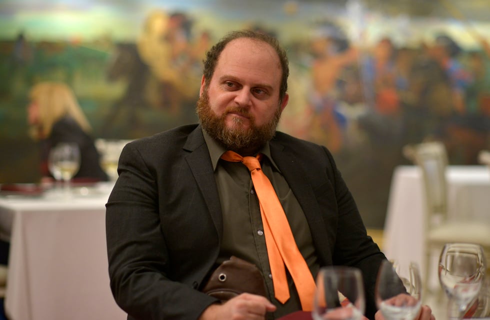 El fenómeno detrás de la serie furor de Disney +: El mejor infarto de mi vida, el libro de Hernán Casciari