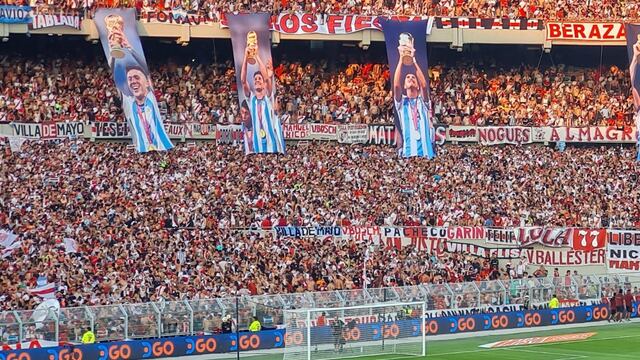 Homenaje a los campeones del mundo en el Estadio Monumental