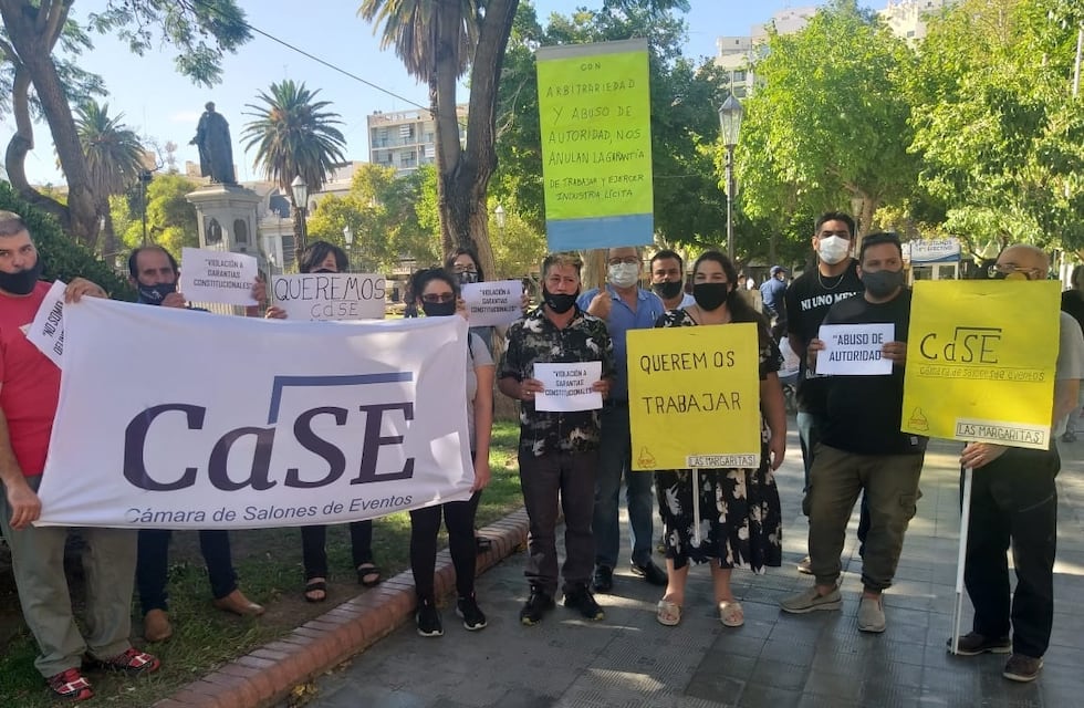 Representantes de salones de eventos marcharon en San Juan pidiendo poder volver a abrir