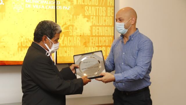 Santos "Falucho" Laciar y un merecido reconocimiento por parte del Municipio de Carlos Paz, a 40 años de su histórico triunfo.