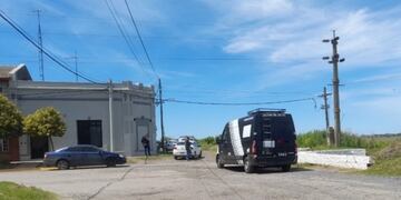 La policía confirmó que en la vivienda de Buenos Aires al 100 faltaba un Peugeot 206. (Aire Libre Acebal)