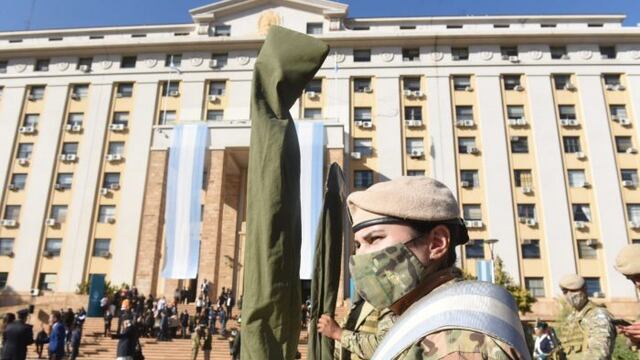 El acto oficial en Mendoza por los 40 años del desembarco en Malvinas fue en la explanada de la Casa de Gobierno.