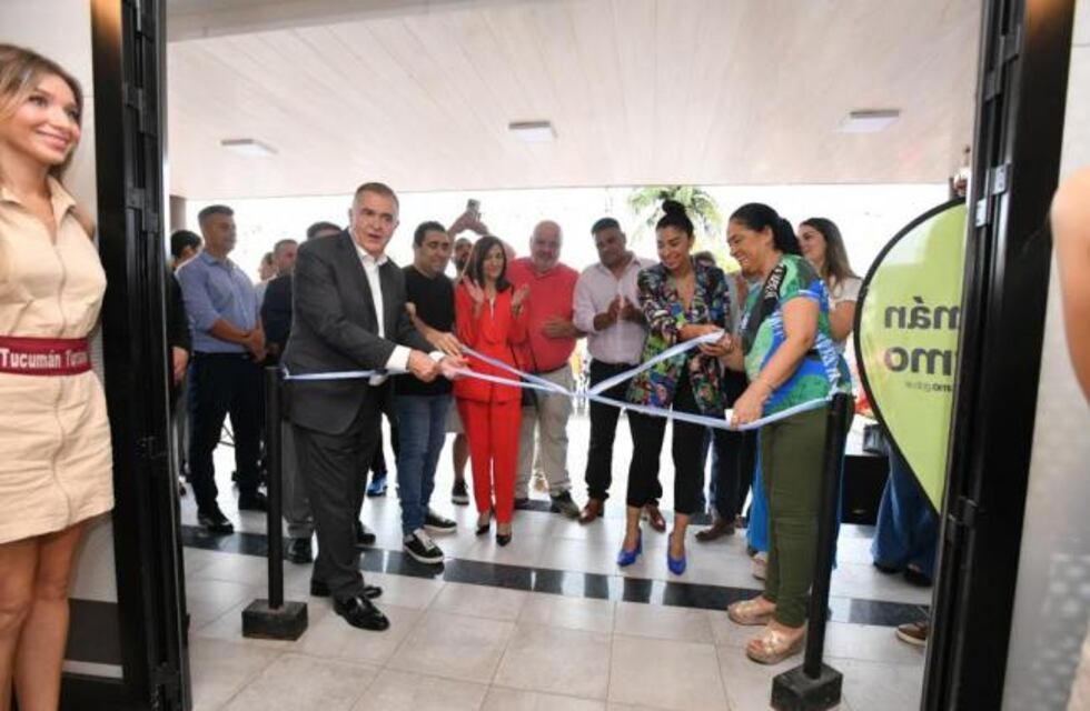 Jaldo realizó el corte de cinta inaugural en la nueva Hostería Municipal