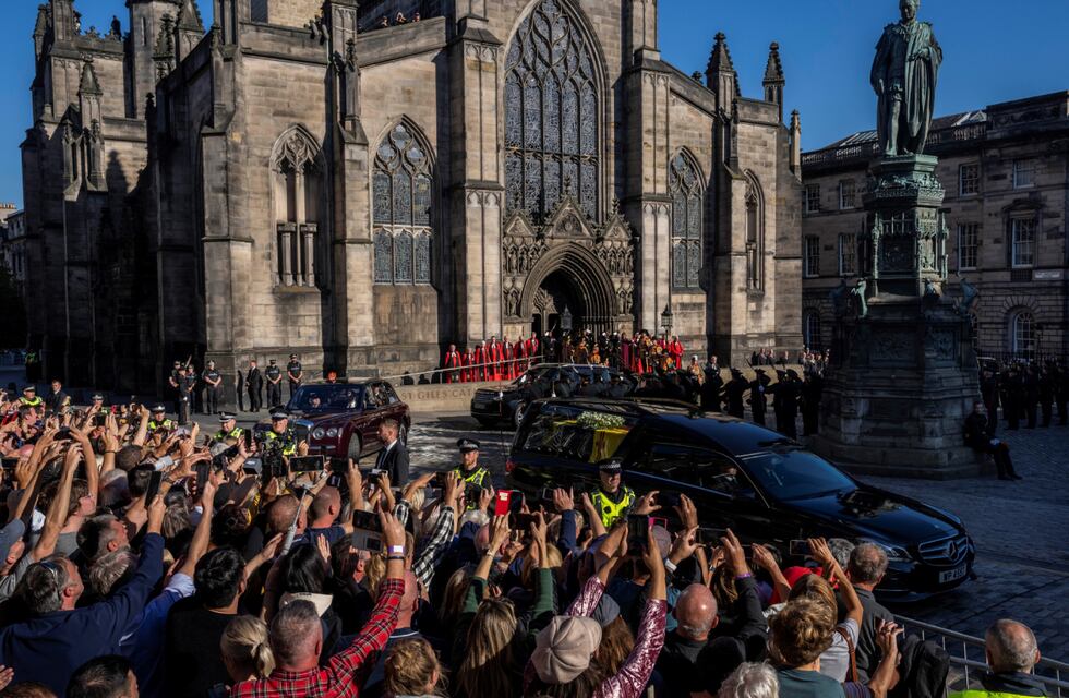Muerte de la reina Isabel II: su ataúd ya llegó al Palacio de Buckingham