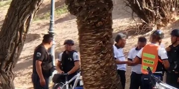 Una mujer fue rescatada tras caer en el Lago del Parque Gral. San Martín.