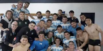 El vestuario de Racing, feliz. Se queda en la Primera Nacional y terminó con triunfo.