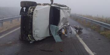 Vuelco de una camioneta en Autopista 19 Arroyito
