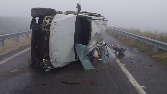 Vuelco de una camioneta en Autopista 19 Arroyito