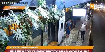 Violento terminó detenido tras provocar daños en una parada de colectivos.