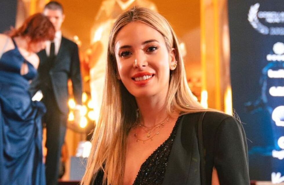 Elegancia, brillo y cut out: así fue el vestido con transparencias de Jesica Cirio