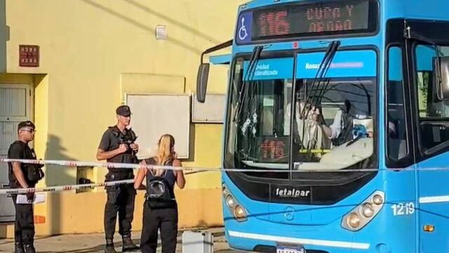 La víctima recibió cinco disparos a bordo de un coche de la línea 116.