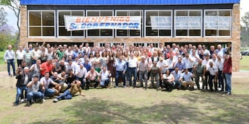 El gobernador Osvaldo Jaldo encabezó una jornada de trabajo con las 93 comunas para evaluar avances y definir prioridades de gestión.