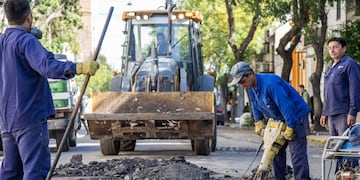 Las cuadrillas realizan tareas de fresado y construyen nuevas carpetas asfálticas.