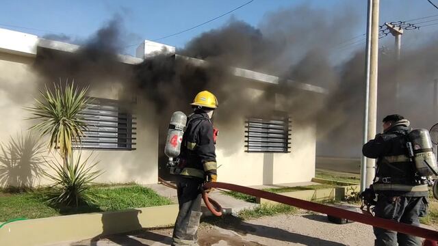 Incendio en Barrio Don Pablo Arroyito