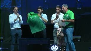 El gobernador de Santa Fe, Maximiliano Pullaro, estuvo presente en el Auténtico Bingo de Brown de San Vicente