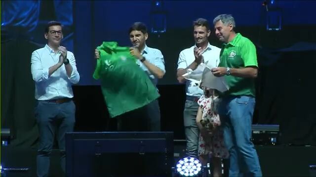 El gobernador de Santa Fe, Maximiliano Pullaro, estuvo presente en el Auténtico Bingo de Brown de San Vicente