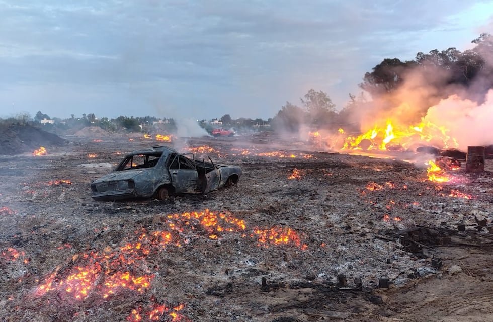 Imponente incendio en un predio de acopio de pallets