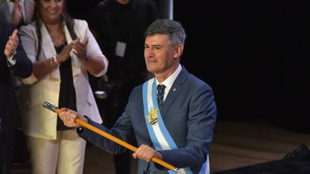 Daniel Passerini juró como intendente de Córdoba capital. Es la primera vez en la historia que se hace entrega de banda y bastón. (Facundo Luque / La Voz)