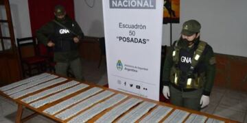 Secuestran divisas transportadas en micro de larga distancia en Fachinal.
