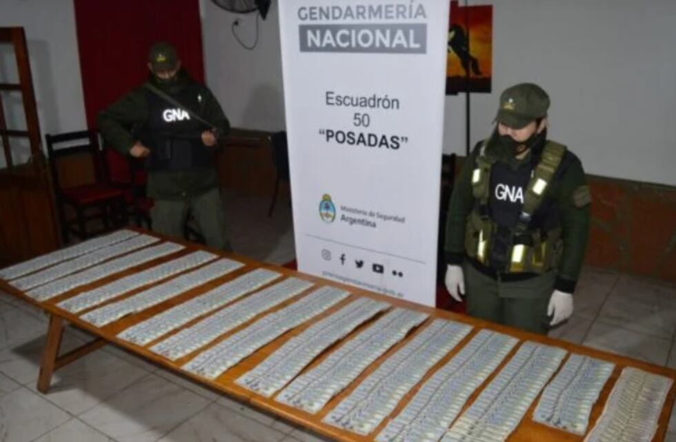 Secuestran divisas transportadas en micro de larga distancia en Fachinal