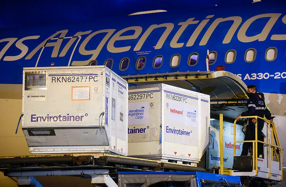 Vacunas: llegaron 768 mil dosis de Sinopharm desde China