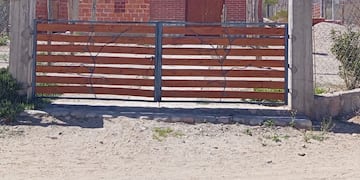 La campana, realizada en metal, pesa alrededor de 20 kg, y su sonido cubre varios kilómetros. (Foto Capilla Santa Lucía, La Fronterita).