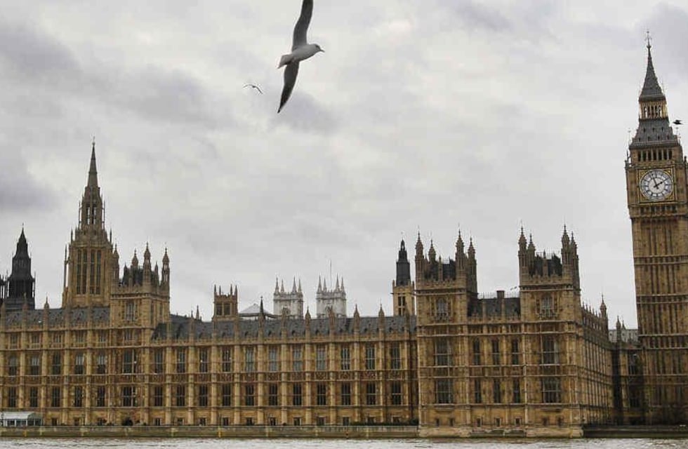 Inglaterra: encontraron rastros de drogas en los baños del palacio de Westminster