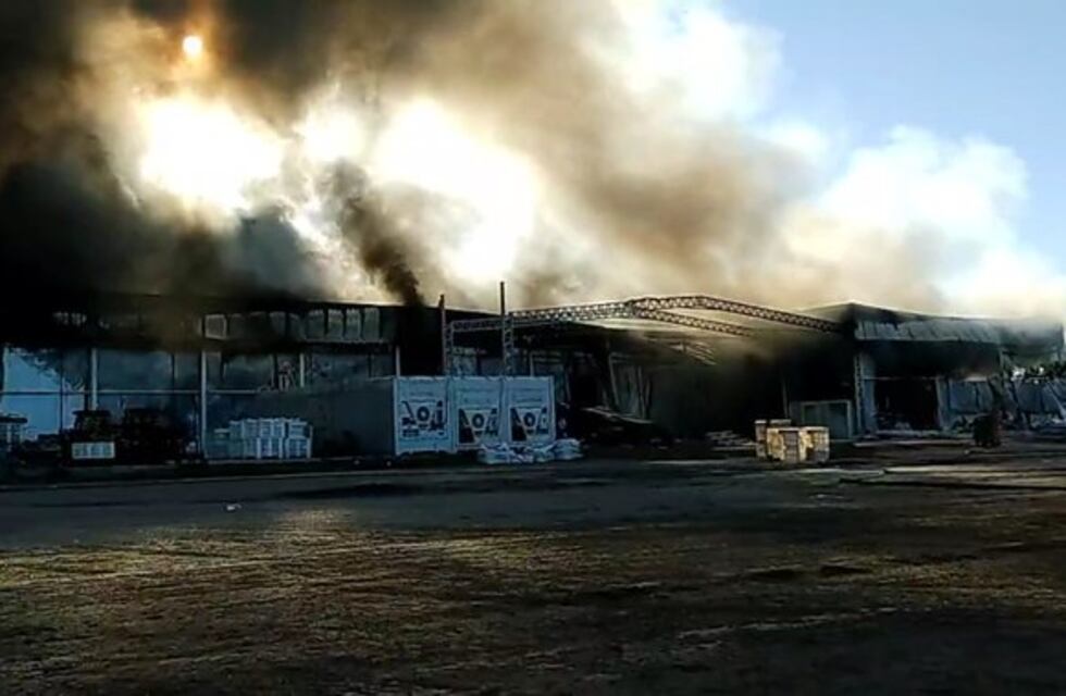 9 de Julio: Así fue el voraz incendio que consumió parte de la fábrica de Lácteos Aurora