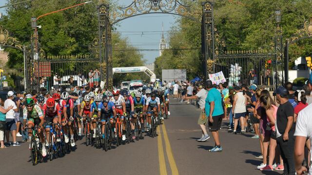 Ultima etapa de la 45 edición de la Vuelta Ciclista Mendoza 2021. Foto: Orlando Pelichotti / Los Andes