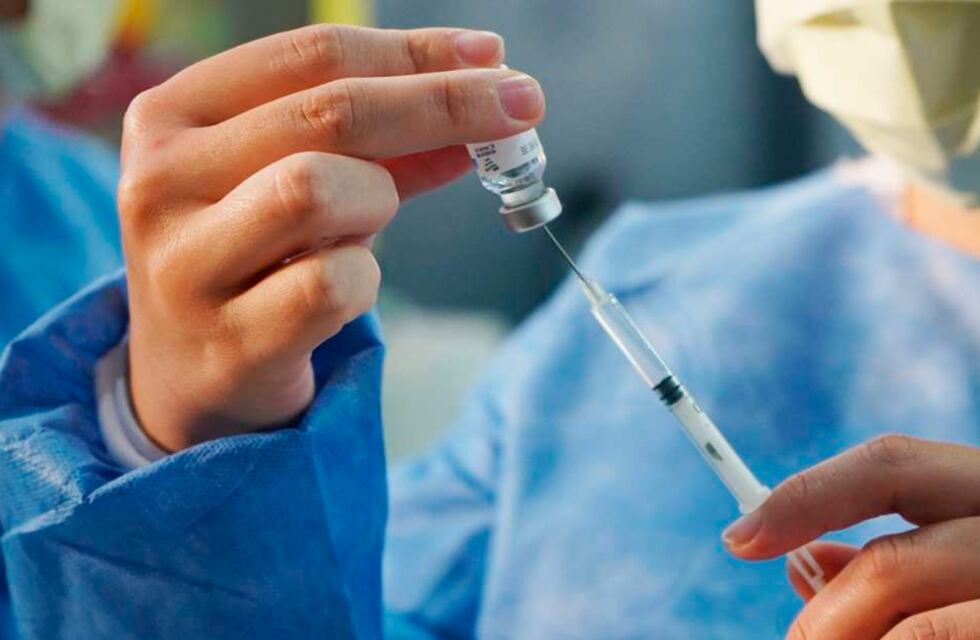 Europa detiene la comercialización de la vacuna de AstraZeneca por pedido del propio laboratorio