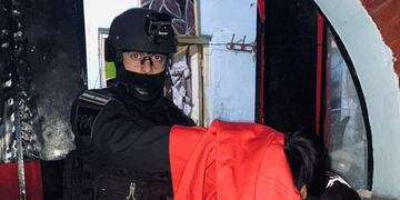 una mujer de 37 años fue detenida en Capilla del Monte, acusada de comercializar estupefacientes en la región.