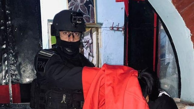 una mujer de 37 años fue detenida en Capilla del Monte, acusada de comercializar estupefacientes en la región.