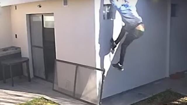 Villa María. Un ladrón se llevó una bicicleta trepando por los techos de la vivienda en barrio Ameghino. (Captura)