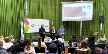 Curso de Habilidades Digitales en el Salón Verde